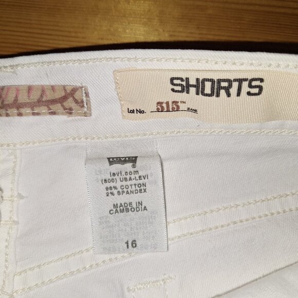 Levi's White Jean Shorts - Picture 4 of 5